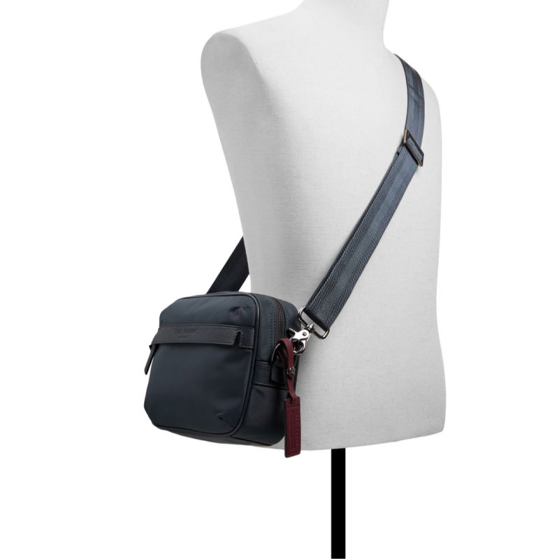 Genți Pentru Documente Barbati Ted Baker Roman - Nylon Leather Detail Crossbody Bag Bleumarin | 261804-XPJ