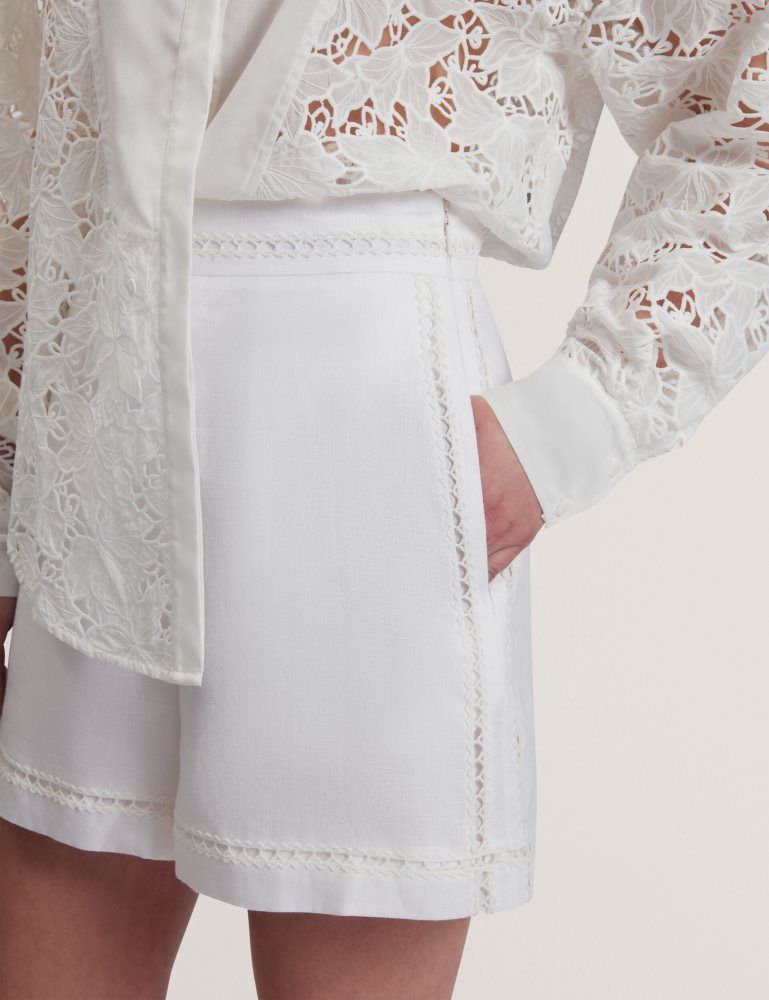 Pantaloni Scurti Dama Ted Baker Buccia - Crochet Trim High Waisted Linen Shorts Albi | 971345-AHK