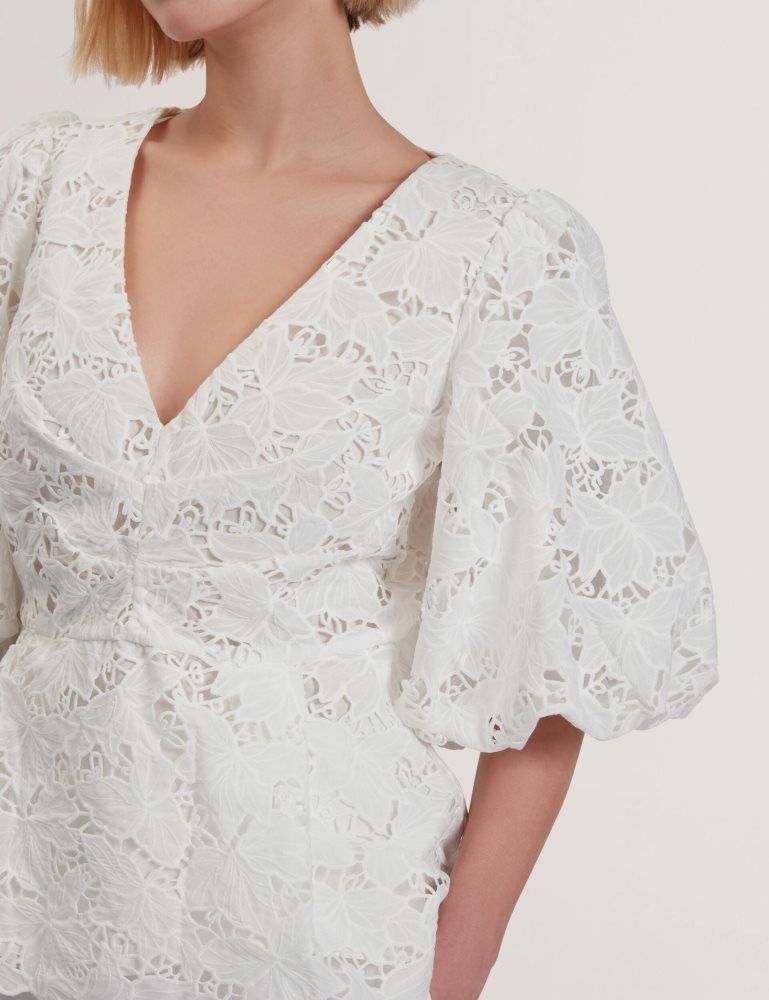 Tricouri Dama Ted Baker Ellari - Lace Puff Sleeve V-neck Peplum Top Albi | 328571-HWP