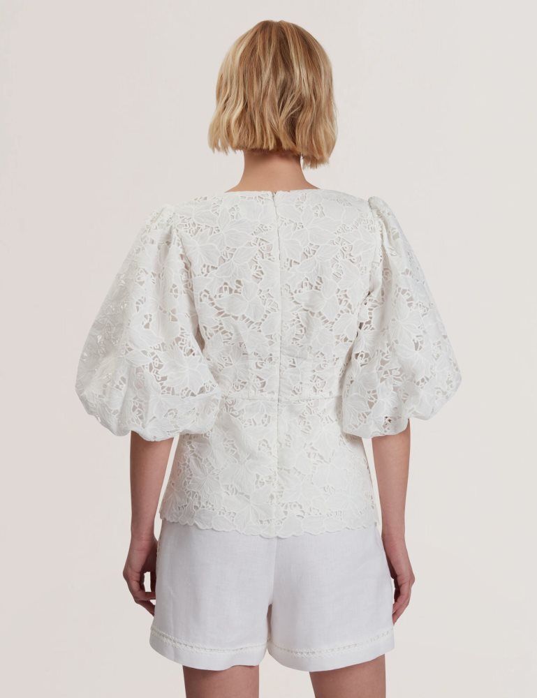 Tricouri Dama Ted Baker Ellari - Lace Puff Sleeve V-neck Peplum Top Albi | 328571-HWP