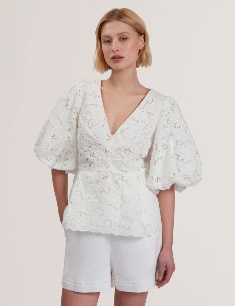 Tricouri Dama Ted Baker Ellari - Lace Puff Sleeve V-neck Peplum Top Albi | 328571-HWP