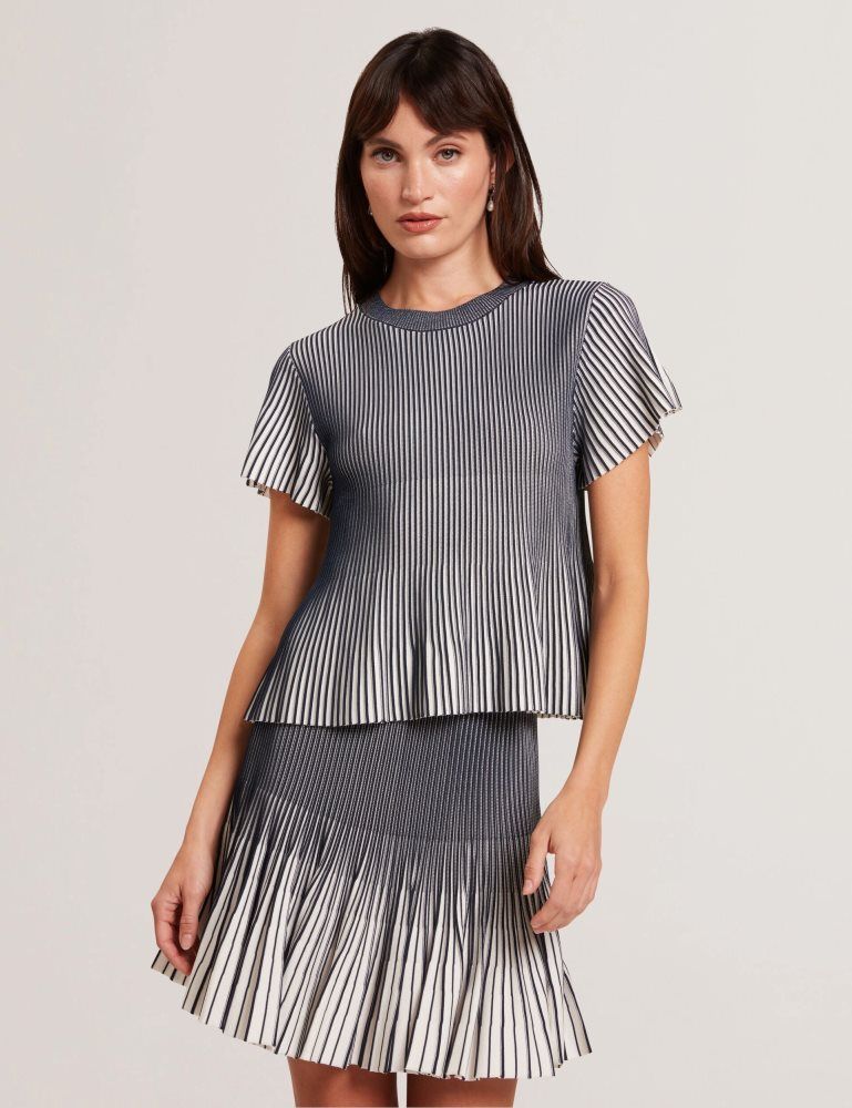 Tricouri Dama Ted Baker Hethrr - Textured Knit Fluted Short Sleeve Top Bleumarin | 235986-ZJV