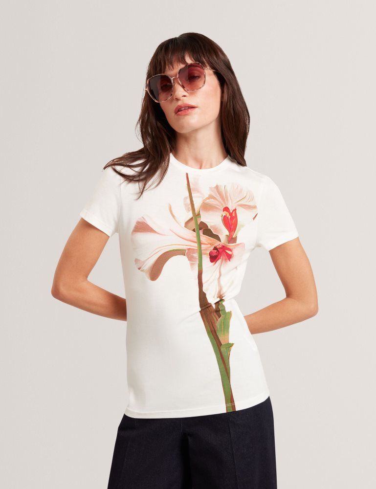 Tricouri Dama Ted Baker Meeliee - Floral Graphic Fitted Crew Neck T-shirt Bej Roz | 314062-YBL